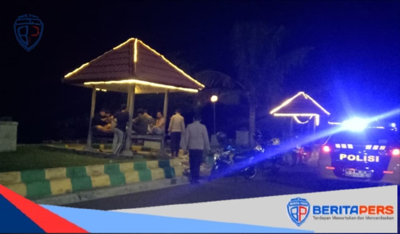 Berikan Rasa Aman Dimalam Hari Personil Polsek Ujung Menggelar Patroli Blue Light