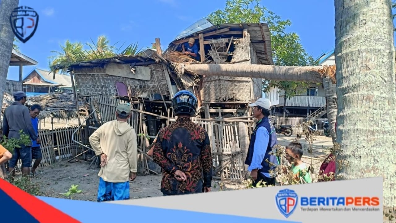 Sapuangin Kencang di Lanrisang, Rumah Warga Hancur Tertimpa Pohon Kelapa