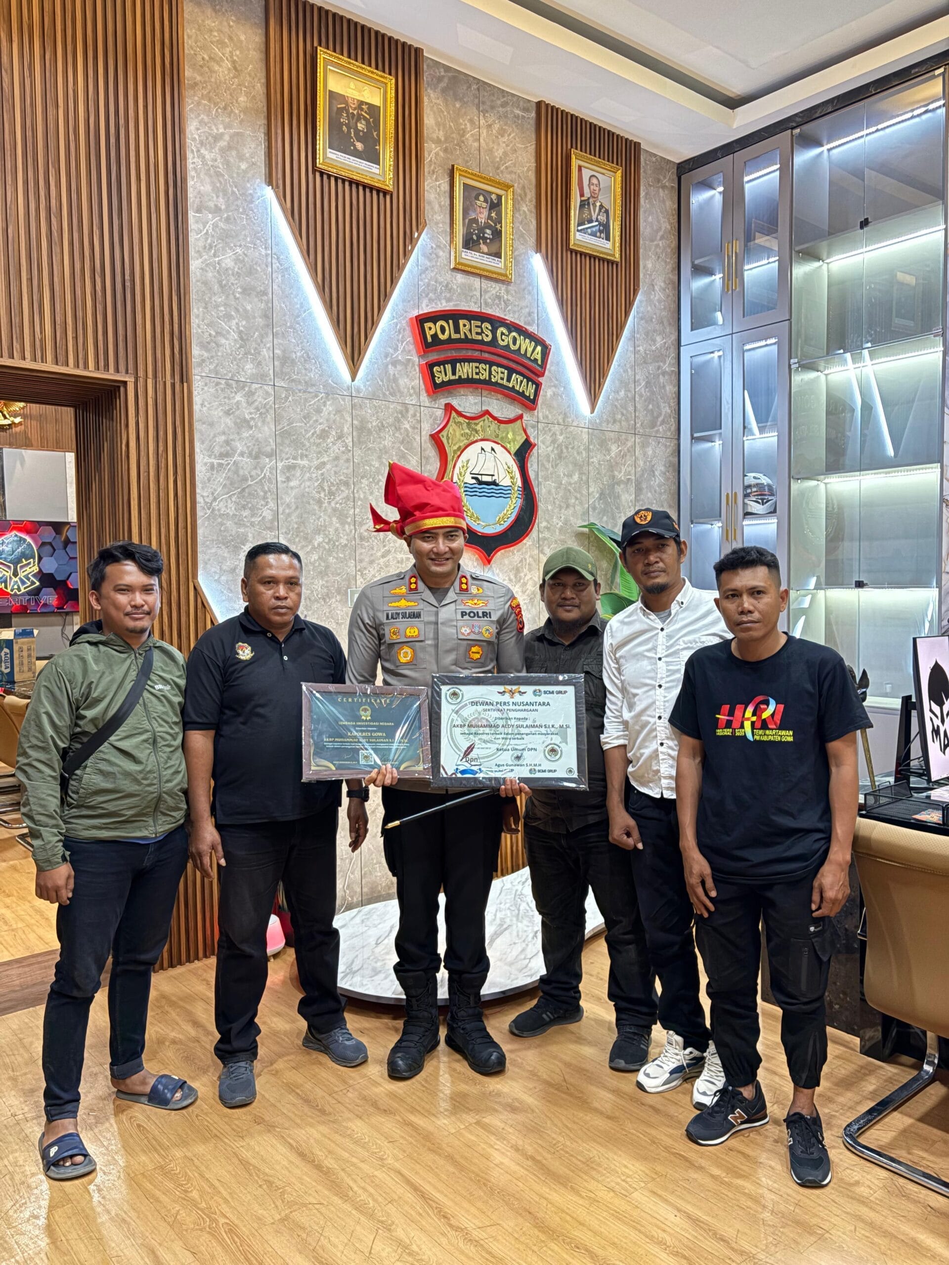 Kapolres Gowa Raih Penghargaan Ganda dari Badan Investigasi Negara dan Dewan Pers Nusantara 
