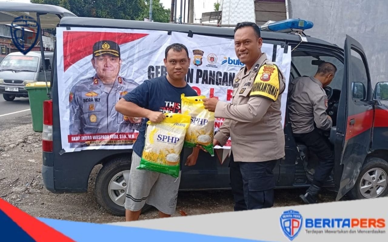 Bhabinkamtibmas Cappa Galung Dampingi Gerakan Pangan Murah Polri Bersama Bulog