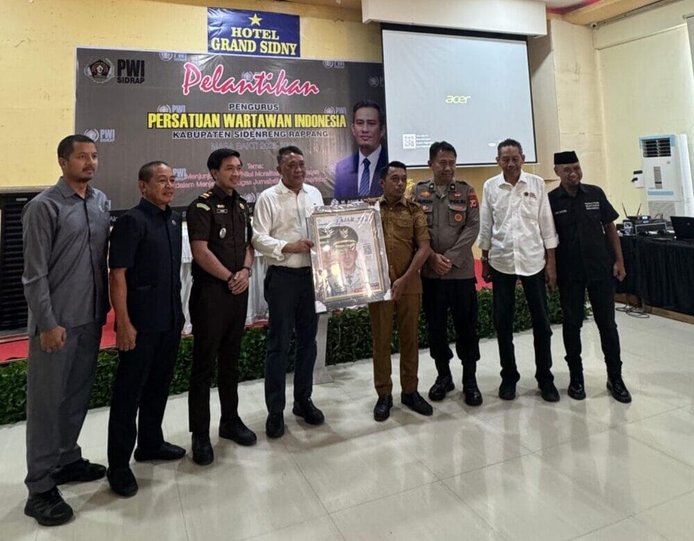 PWI Sidrap Resmi Dilantik, Bupati Syaharuddin Alrif Ajak Wartawan Bangun Daerah Bersama