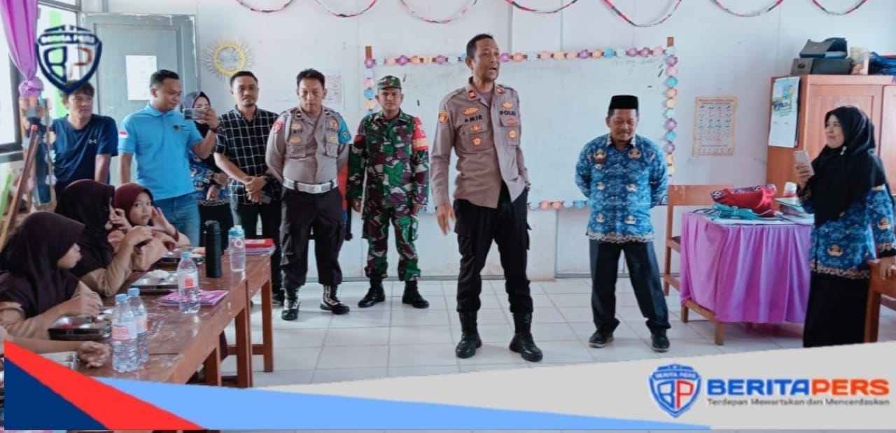 Sinergi Kapolsek dan Camat Soreang Kawal Distribusi Perdana Program MBG