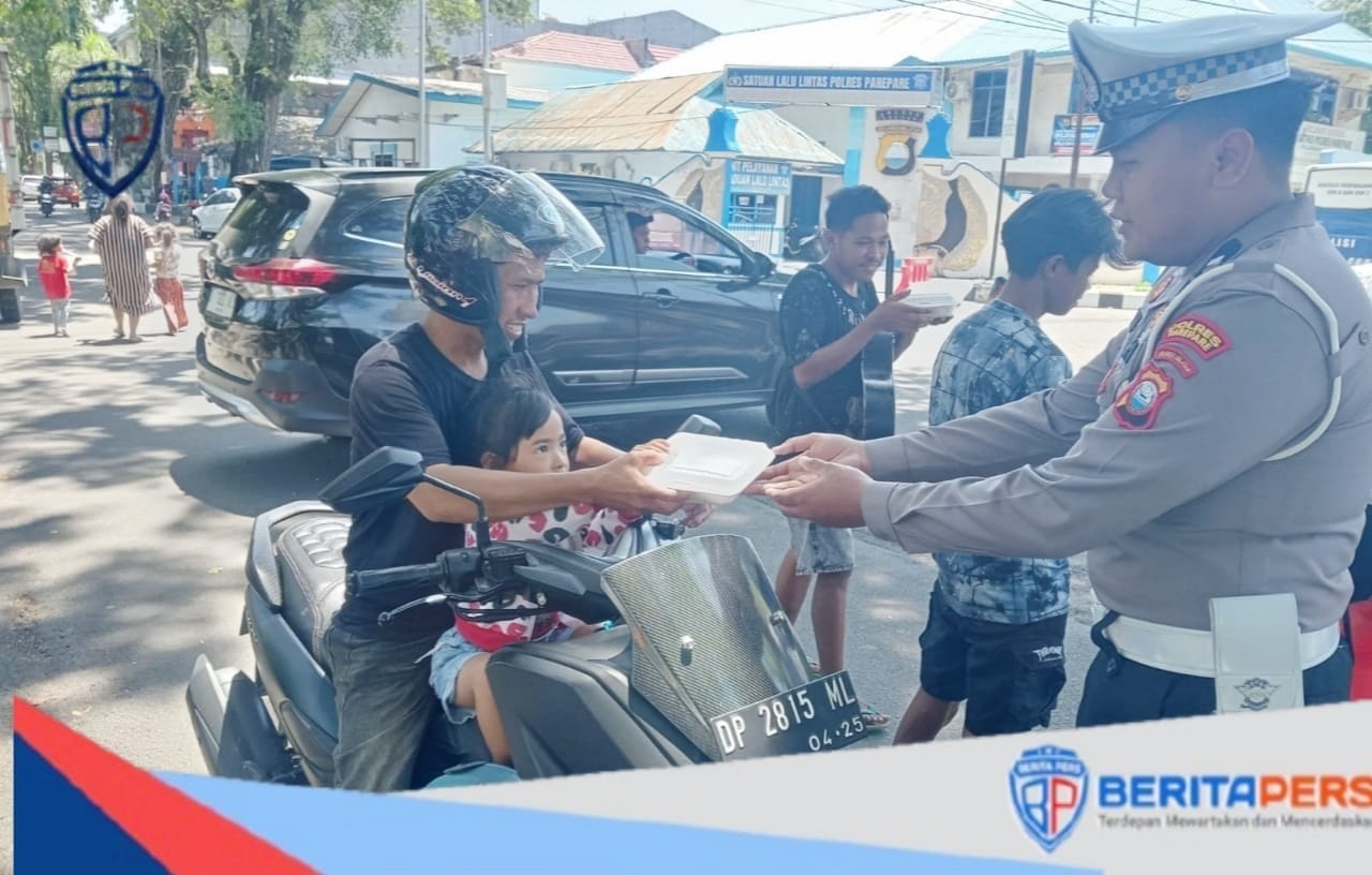 Jumat Berkah Sat Lantas Polres Parepare, Semangat Berbagi untuk Sesama