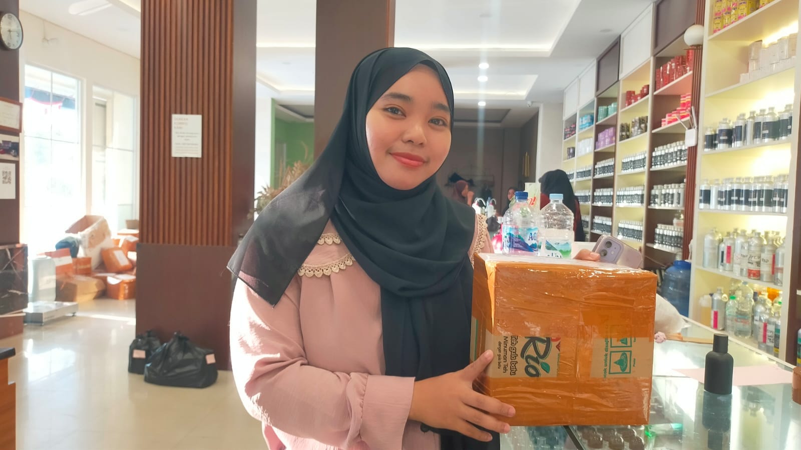 Pelanggan Setia, Rahasia Toko Parfum Bertahan di Tengah Persaingan