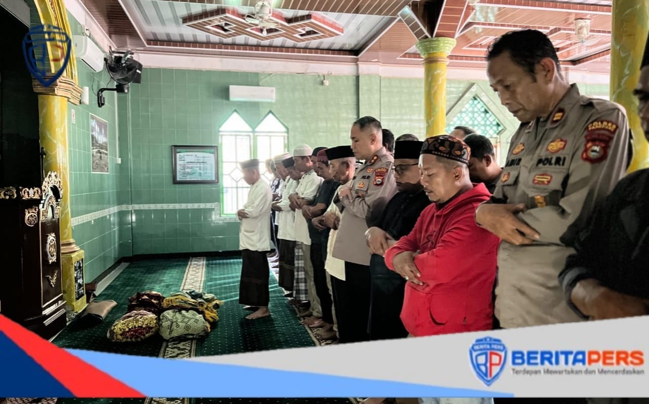 Kunjungi Lokasi Kebakaran, Kapolres Parepare Ikut Salat Jenazah Bersama Warga Menara Soreang