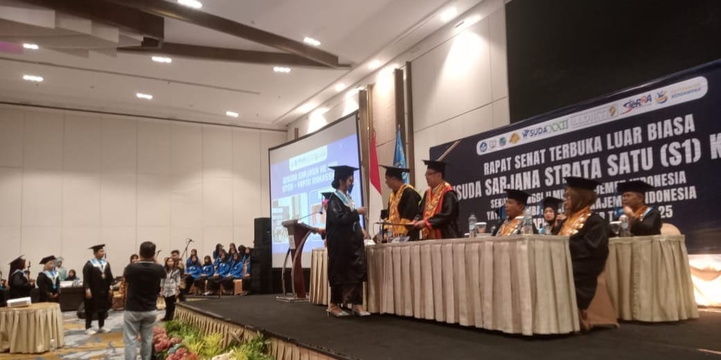 Momen Puncak di Makassar: STIMI YAPMI Makassar Cetak 94 Sarjana Manajemen Siap Tempur!