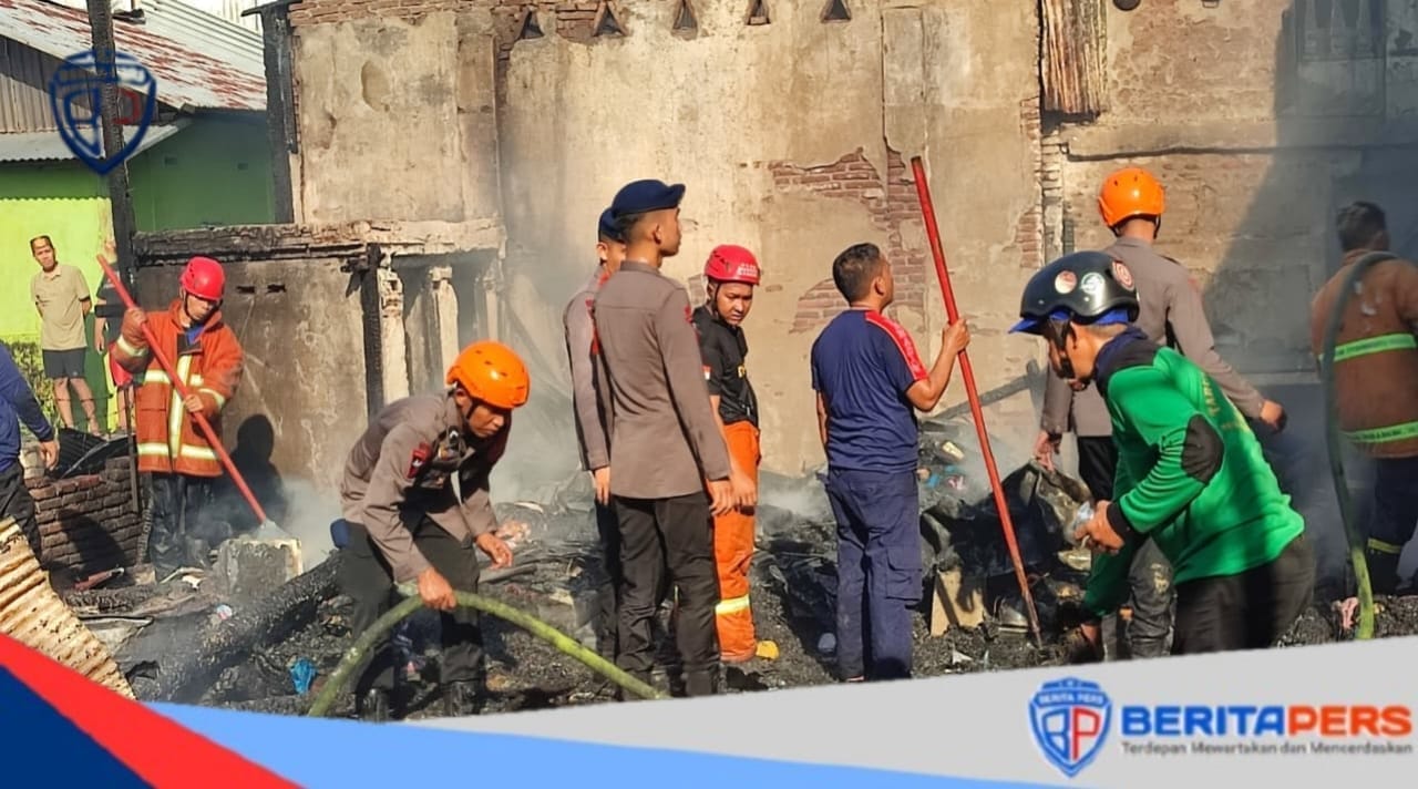 Tim SAR Brimob Sulsel Gerak Cepat Bantu Warga Korban Kebakaran Parepare