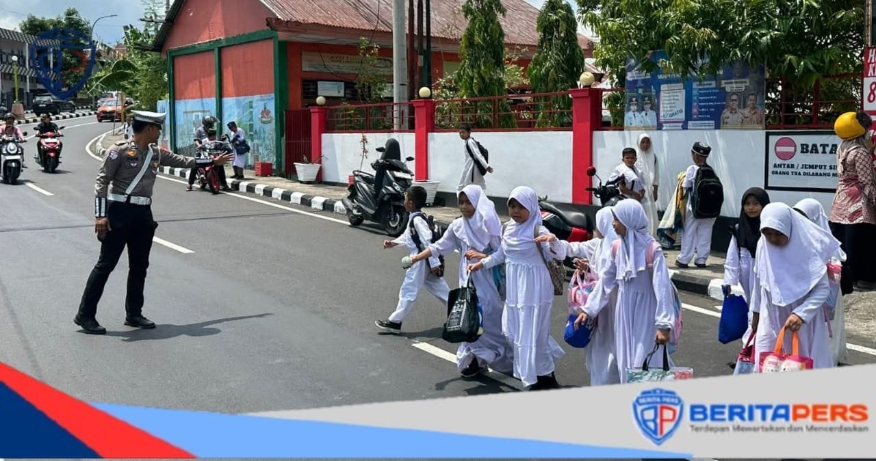 Pengendalian Arus Kendaraan Sat Lantas Parepare Demi Keselamatan Pelajar