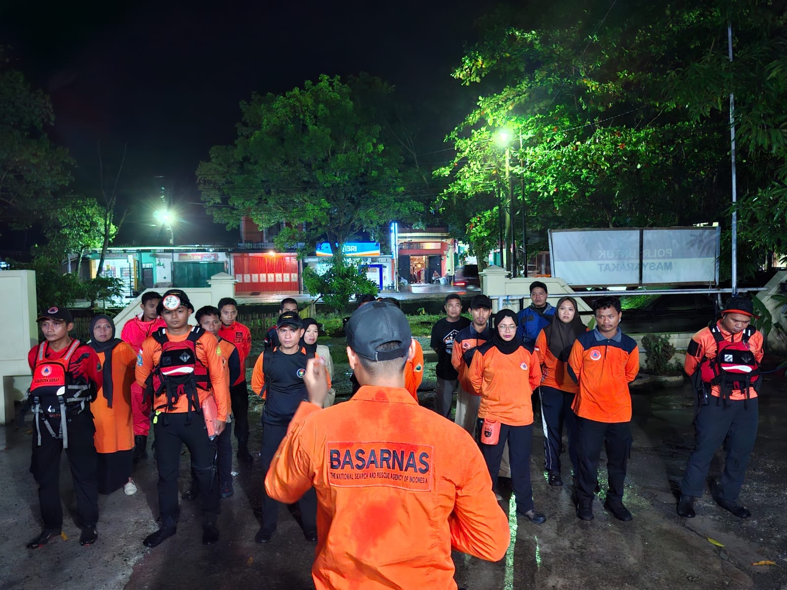 Sudi 45 Tahun Diduga Hanyut di Irigasi Rappang, Basarnas Makassar Lakukan Pencarian
