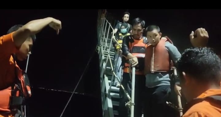 ABK Kapal Asal Filipina Dievakuasi Medis di Perairan Selat Makassar
