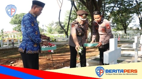 Peringati HUT Ke-54 Korpri, Karo SDM Polda Sulsel Hadiri Ziarah Rombongan Ke TMP Panaikang