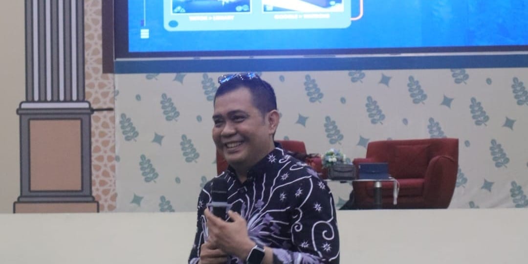 Coah Anwar saat membawakan materi