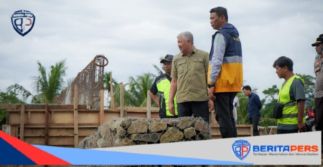 Bupati Tinjau Penanganan Abrasi Sungai di Teppo dan Jembatan Darurat di Rajang