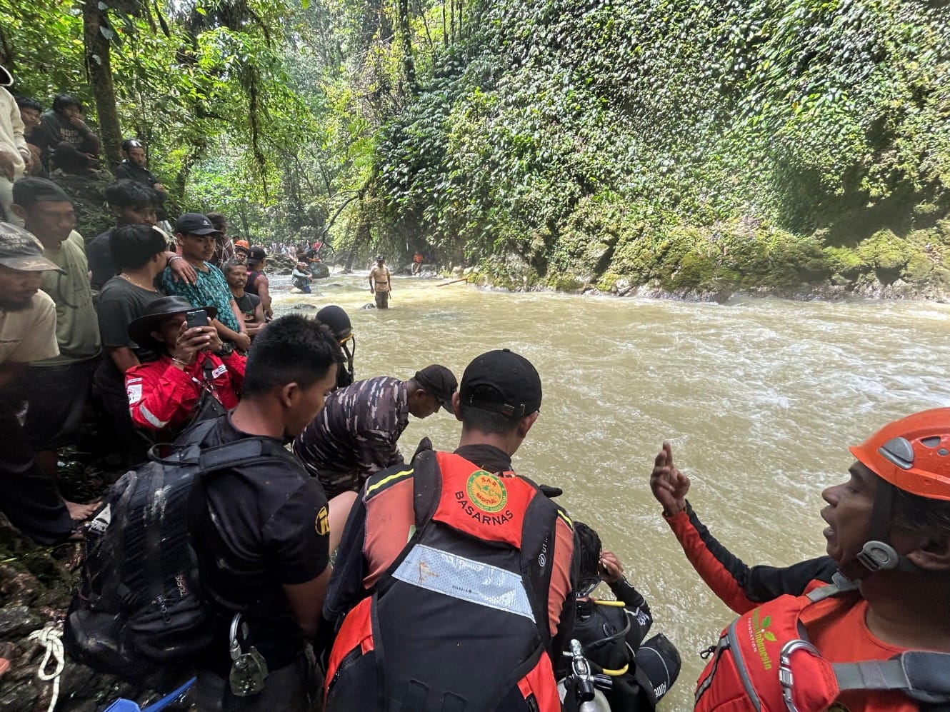 Niat Berlibur, Pemuda Asal Wajo Justru Hilang di Pelukan Air Terjun Kembar