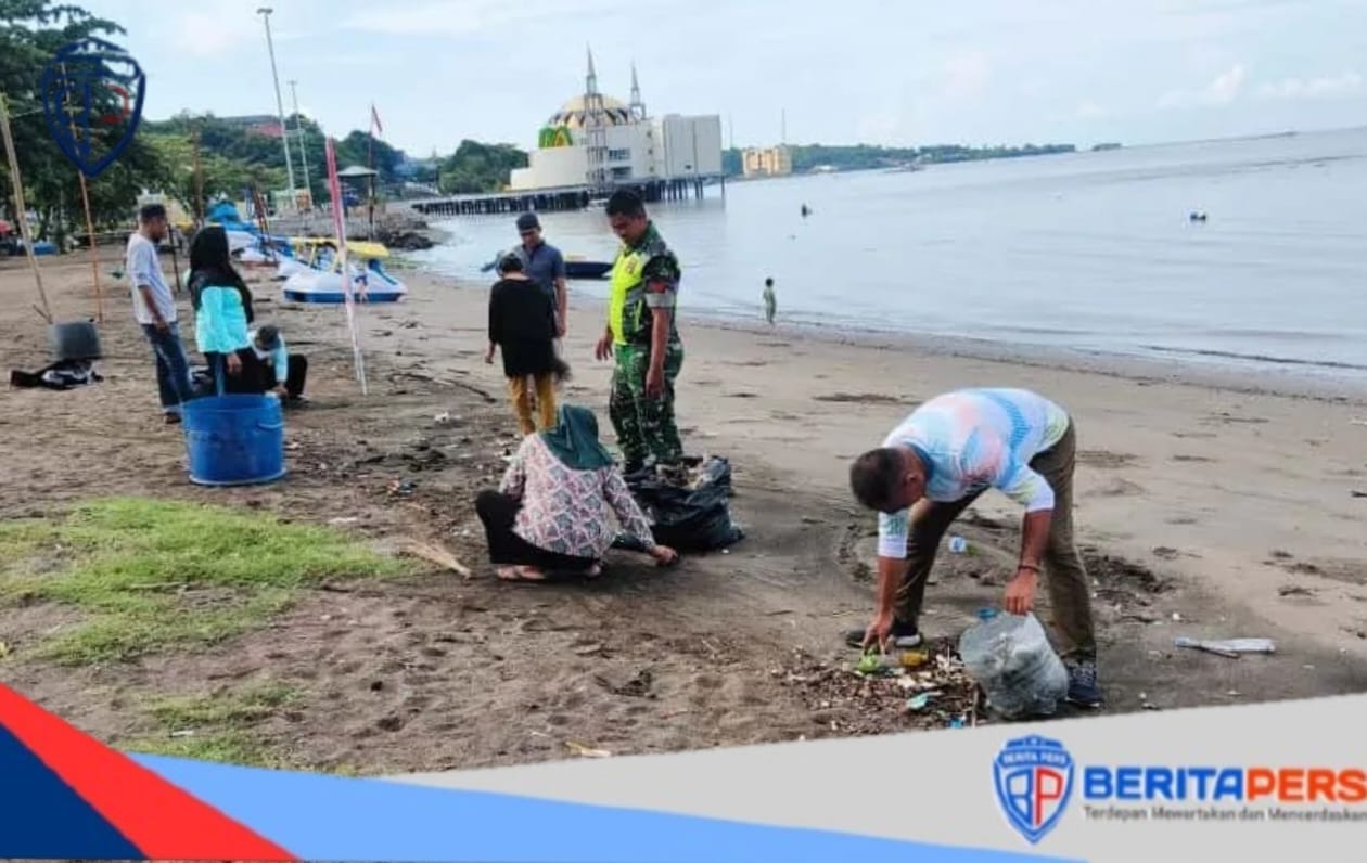 Lurah Cappa Galung Beserta Staf Gelar Kerja Bakti di Kawasan PantaiKu Parepare