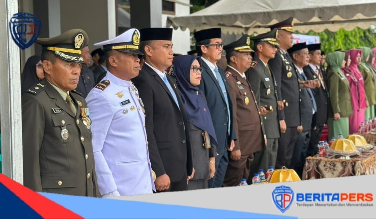 Forkopimda Pinrang Gelar Upacara dan Ziarah Nasional Hari Pahlawan 2025