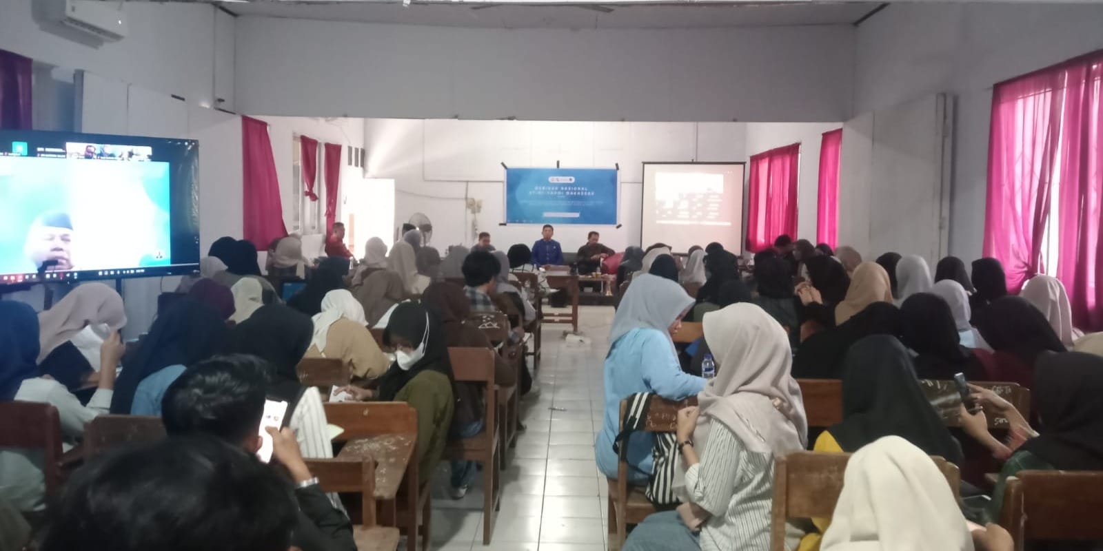 Suasana Webinar di Aula STIMI YAPMI Makassar