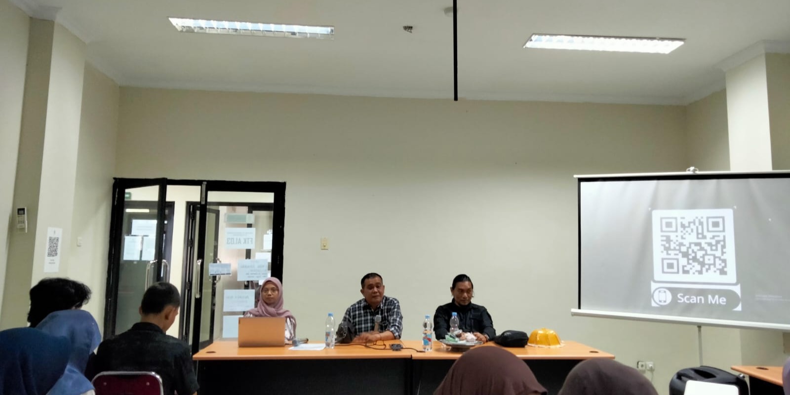 Kolaborasi STIMI YAPMI Makassar dan Prodi MPI UINAM: Cetak Jurnalis Muda dari Ide ke Publikasi