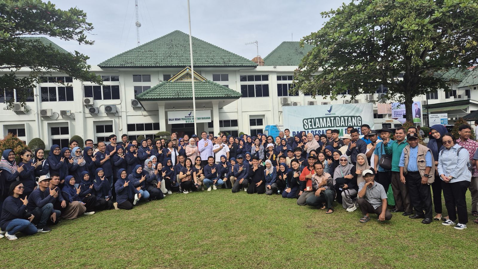 Taruna Ikrar Resmikan Posko Peduli BPOM, Deklarasikan Gerakan Penanaman Sejuta Pohon di Medan