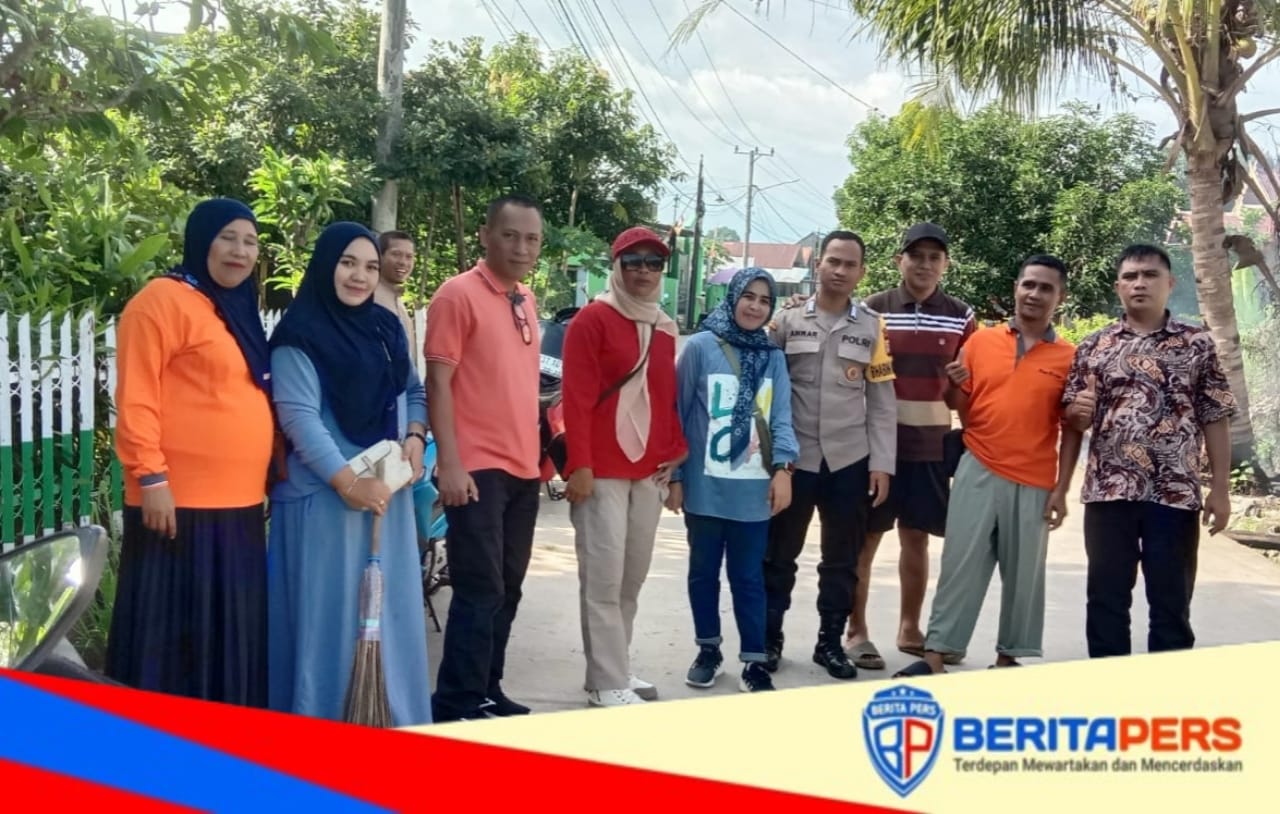 Jumat Bersih, Lurah Raya dan Bhabinkamtibmas Beserta Staf Turun Langsung di Lingkungan Pacelle
