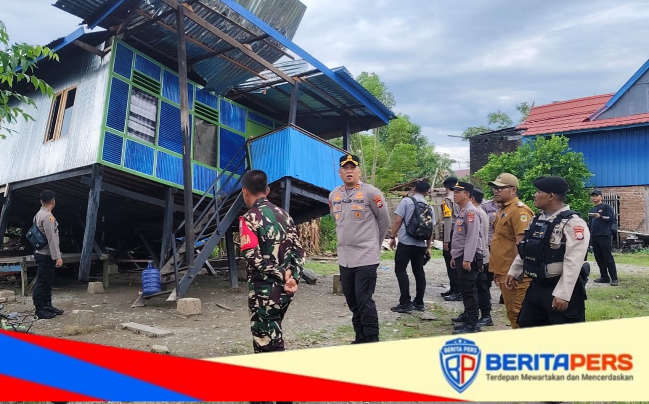 Kapolres Pinrang Tinjau Langsung Lokasi Bencana Puting Beliung, Salurkan Bantuan untuk Warga Terdampak