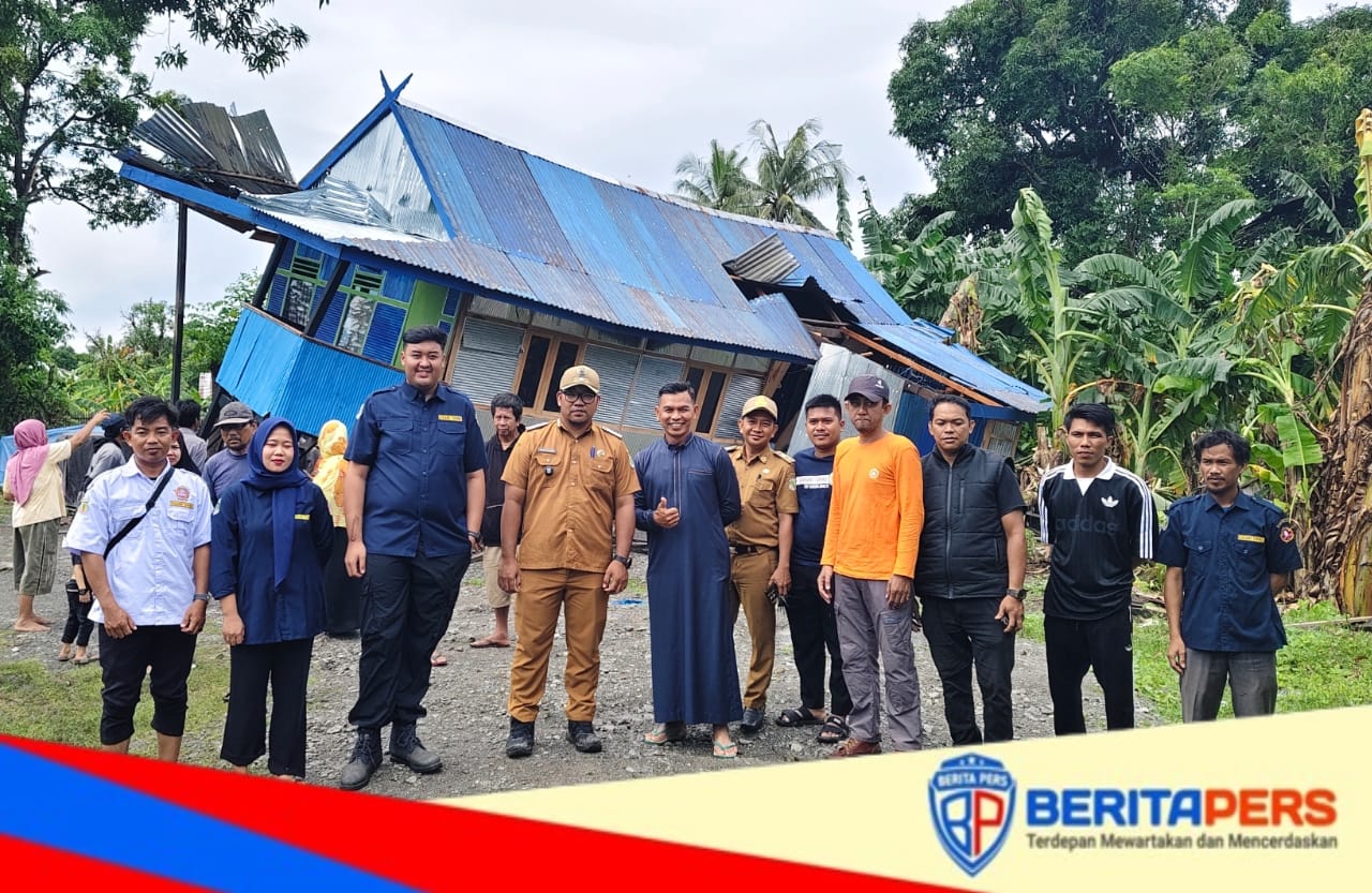 Ketua Karang Taruna Pinrang Tinjau Langsung Dampak Puting Beliung Lanrisang