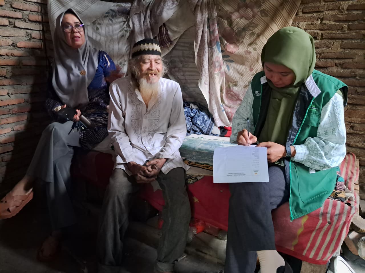 Menyusuri 7 Kecamatan Bulukumba, Tim BAZNAS Jaga Harapan Ditengah Keterbatasan