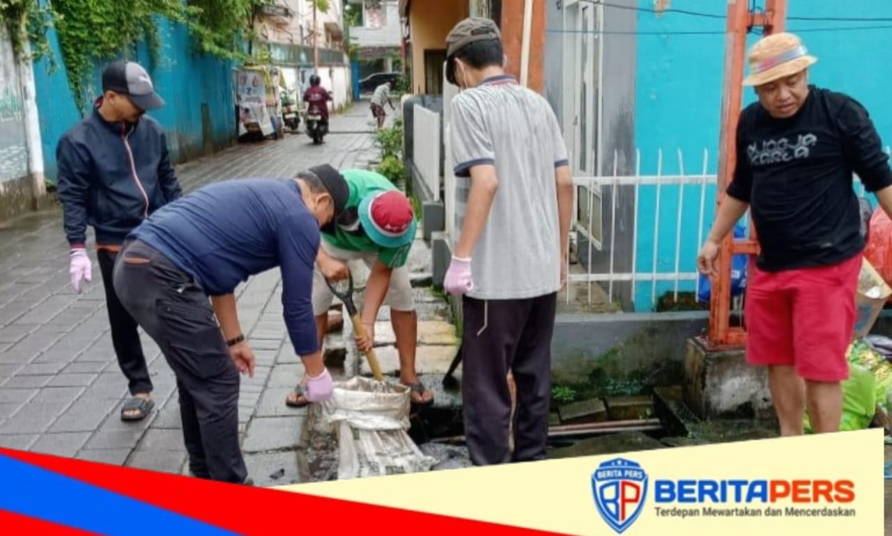 Kerja Bakti Warga RW 02 Kelurahan Kunjung Mae Kecamatan Mariso