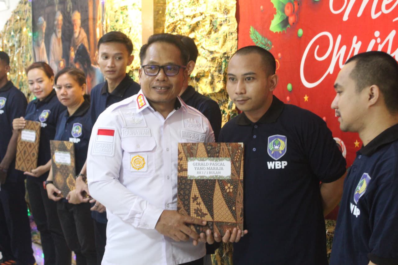 Pemenuhan Hak WBP : 19 WBP Lapas Narkotika Sungguminasa Terima Remisi Khusus Natal 2025