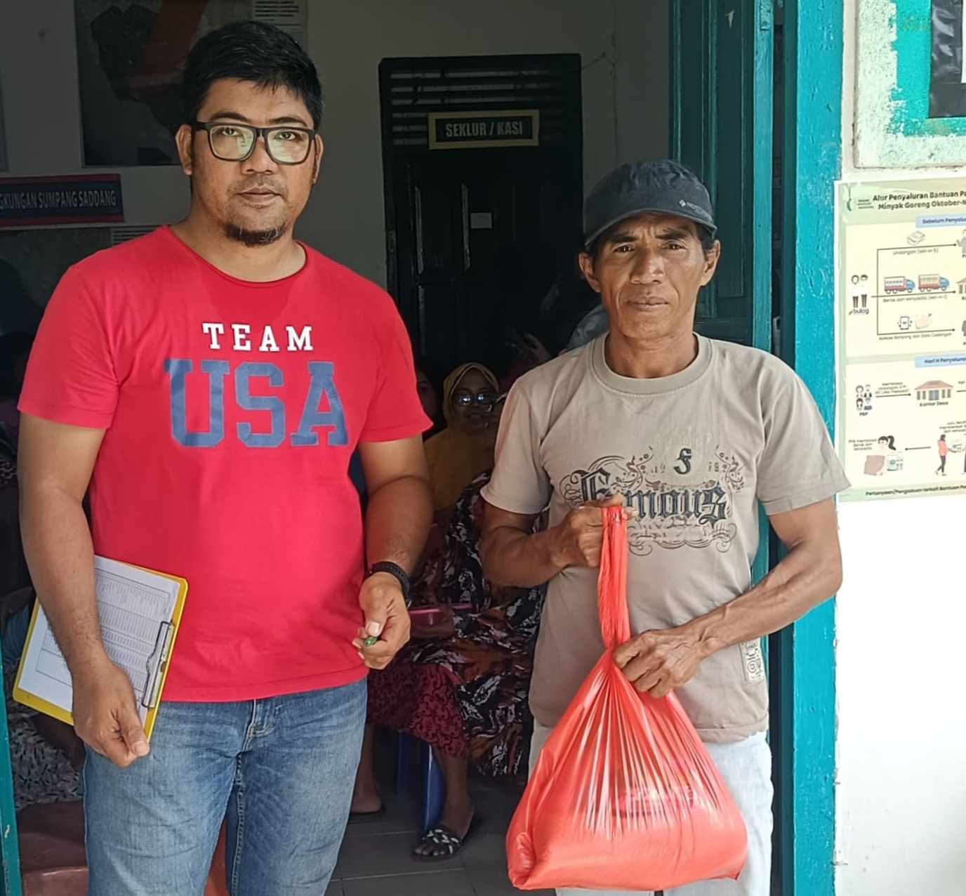 Pemerintah Kelurahan Lanrisang Salurkan Bantuan Sembako Tahap Ketiga bagi Korban Puting Beliung