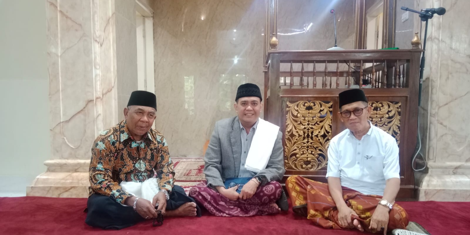 Keharuan di Mesjid Al-Ikhlas: Khutbah Dr. Muh Anwar Tentang Ibu, Jamaah Sempat Terpukau Suara Azan Muazin Belia