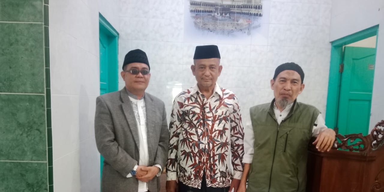 Khutbah Jumat Penuh Makna di Bawah Langit Mendung Makassar: Dr. Muh Anwar Ajak Jamaah Introspeksi Diri