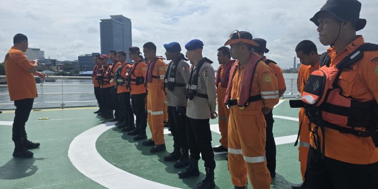 Basarnas Mengerahkan KN SAR Kamajaya 104 Cari 3 Nelayan Hilang di Perairan Pangkep