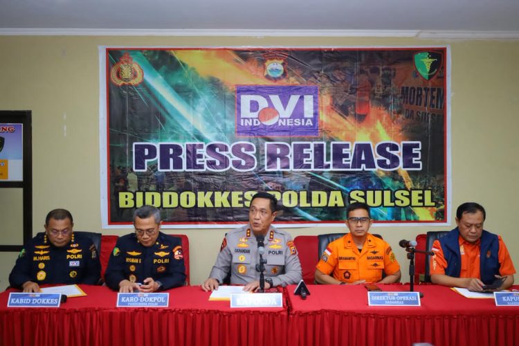 Biddokkes Polda Sulsel Gelar Konferensi Pers Hasil Identifikasi Korban Kecelakaan Pesawat ATR 42-500