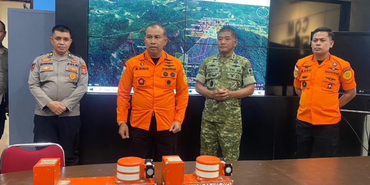 Black Box Pesawat Diserahkan ke Kepala Basarnas di Makassar, Selanjutnya ke KNKT