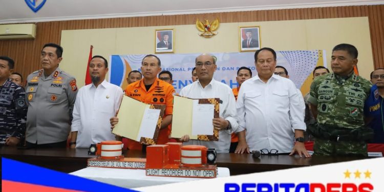 Kapolda Sulsel Hadiri Penyerahan Black Box Pesawat ATR 42-500 kepada KNKT