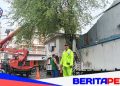 Bhabinkamtibmas Polsek KPN Dampingi Pemangkasan Pohon di Permukiman Warga