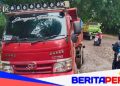 Mobil Sampah Desa Rappoala Patah As Saat Angkut Material Bangunan di Batu Massongko