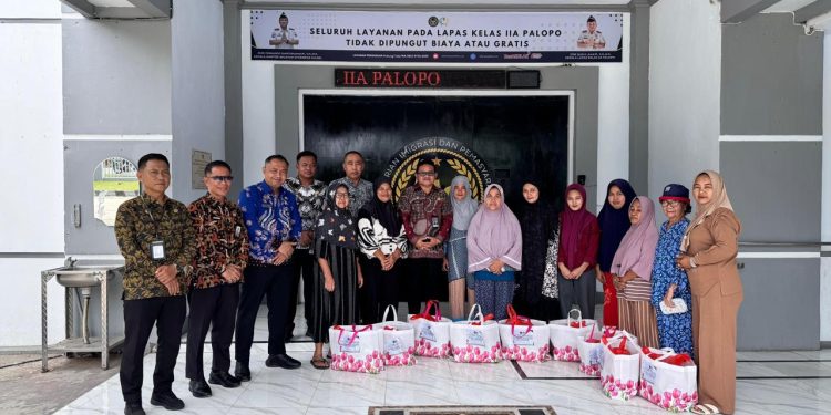 Lapas Kelas IIA Palopo Salurkan Bantuan Sosial kepada Warga Sekitar
