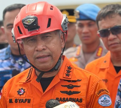 Kabasarnas Berhasil Evakuasi 7 Paket ATR 42-500