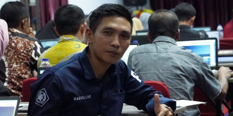 Dedikasi Tanpa Batas, Hasbullah S.Pd.I. Mengabdi Untuk Pendidikan Sapiribborong