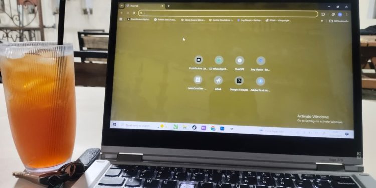 Warmindo, Diantara Dingin Malam dan Hangatnya Rasa Betah