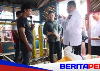 Wali Kota Munafri Tinjau Karya Inovasi Anak Muda Makassar Sulap Sampah Plastik Jadi BBM