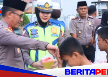 Ramadan Penuh Berkah, Kapolres Pimpin Langsung Aksi Berbagi Takjil Polres Luwu Untuk Masyarakat