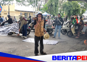 ​Fly Over Makassar Membara: Aliansi Mahasiswa Sulsel Blokade Jalan, Tolak Program MBG hingga Pembangunan Batalyon