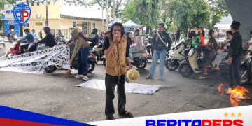 Fly Over Makassar Membara: Aliansi Mahasiswa Sulsel Blokade Jalan, Tolak Program MBG hingga Pembangunan Batalyon