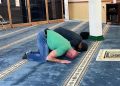 Imam Muthahhir Arif Bimbing Profesor Amerika Menyatakan Syahadat di Istiqlal Houston Texas
