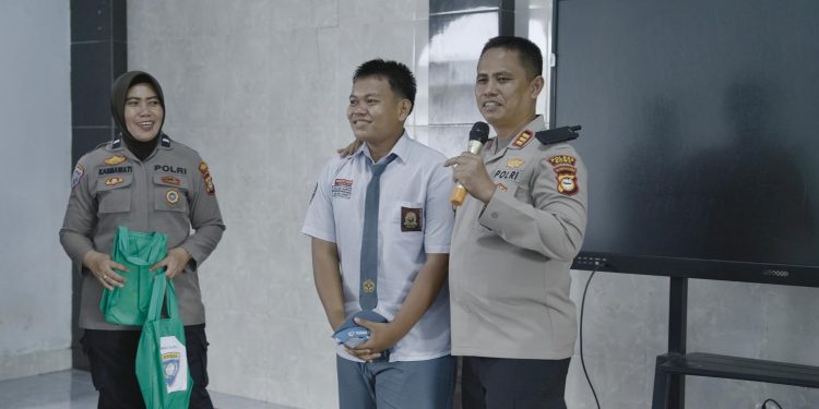 Cegah Bullying Sejak Dini, Satbinmas Polres Gowa Edukasi Pelajar SMA Negeri 19 Gowa