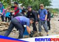Batalyon B Pelopor Satbrimob Polda Sulsel Gelar Bakti Sosial Pembersihan Pantai Bersama Masyarakat