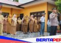 Kapolsubsektor Lanrisang Pimpin Upacara, Berikan Edukasi Keselamatan dan Pembinaan Pelajar SMA 10